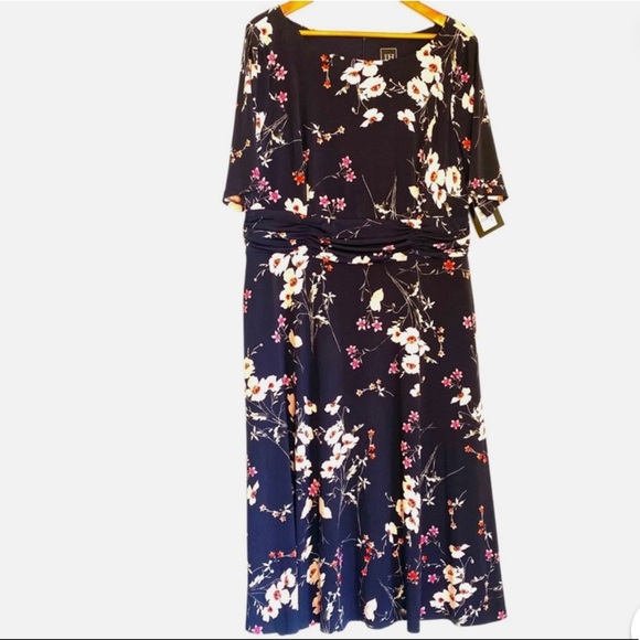 NWT Navy Floral Fit & Flare Midi Dress Plus Size 18 Ruched Waist Party Wedding - Picture 2 of 6